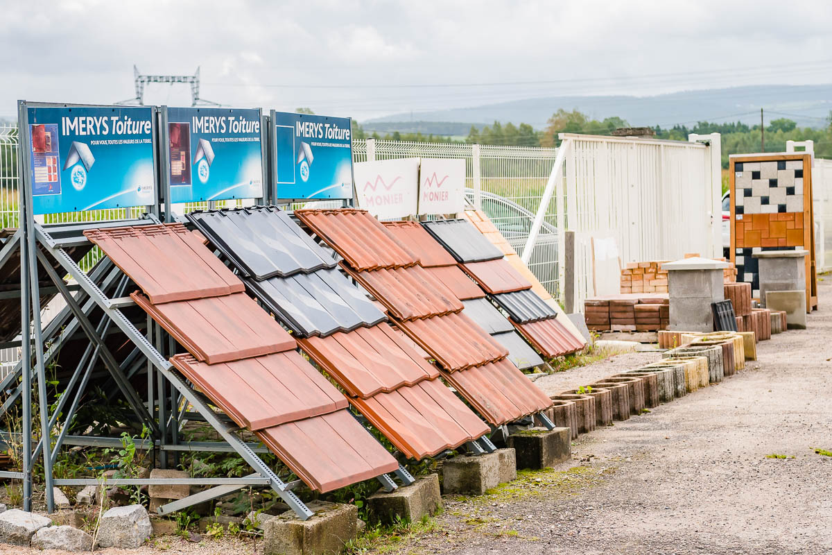 Matériaux de toiture à Anould : l'équilibre entre esthétique et performance